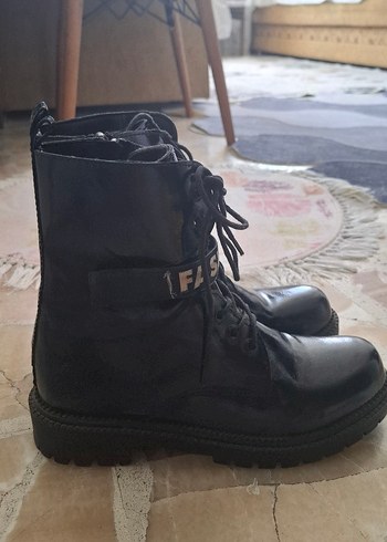 Diğer Siyah Rugan Punk Bot