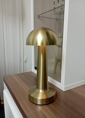Gold lamba