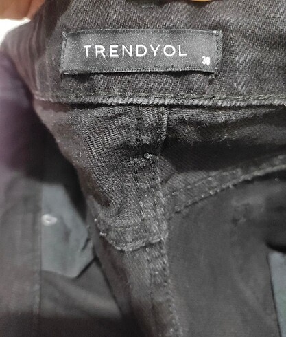 m Beden siyah Renk Trenyol Milla Siyah Yırtık Jean