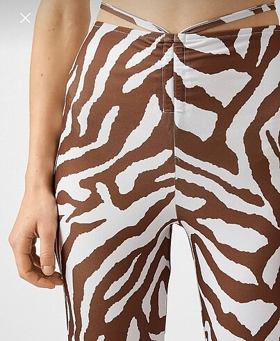m Beden beyaz Renk Zebra Desenli İspanyol Paça Pantolon