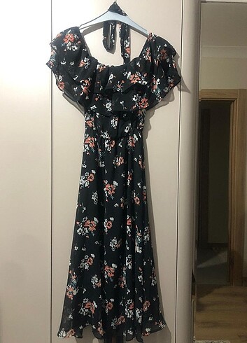 Çiçekli Elbise 