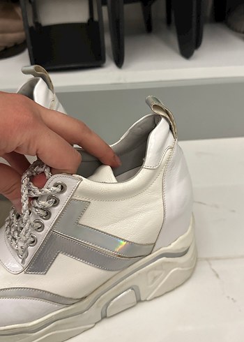 DGN Beyaz 6cm Dolgu Topuklu Bağcıklı Kadın Spor Ayakkabı - Görsel 4