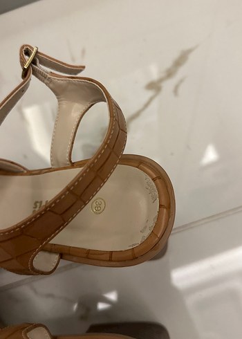 POLARİS Kahverengi Deri Tokalı Topuklu Sandalet - Görsel 4