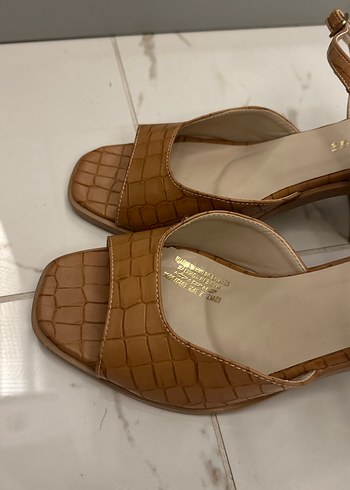 POLARİS Kahverengi Deri Tokalı Topuklu Sandalet - Görsel 6