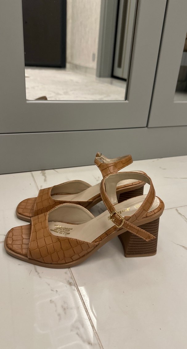 POLARİS Kahverengi Deri Tokalı Topuklu Sandalet - Görsel 3