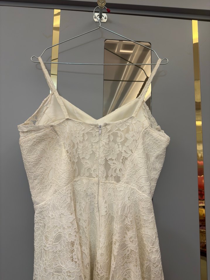 Beyaz Dantelli Güpürlü Nikah-Mezuniyet Midi Elbise V Yakalı - Görsel 4