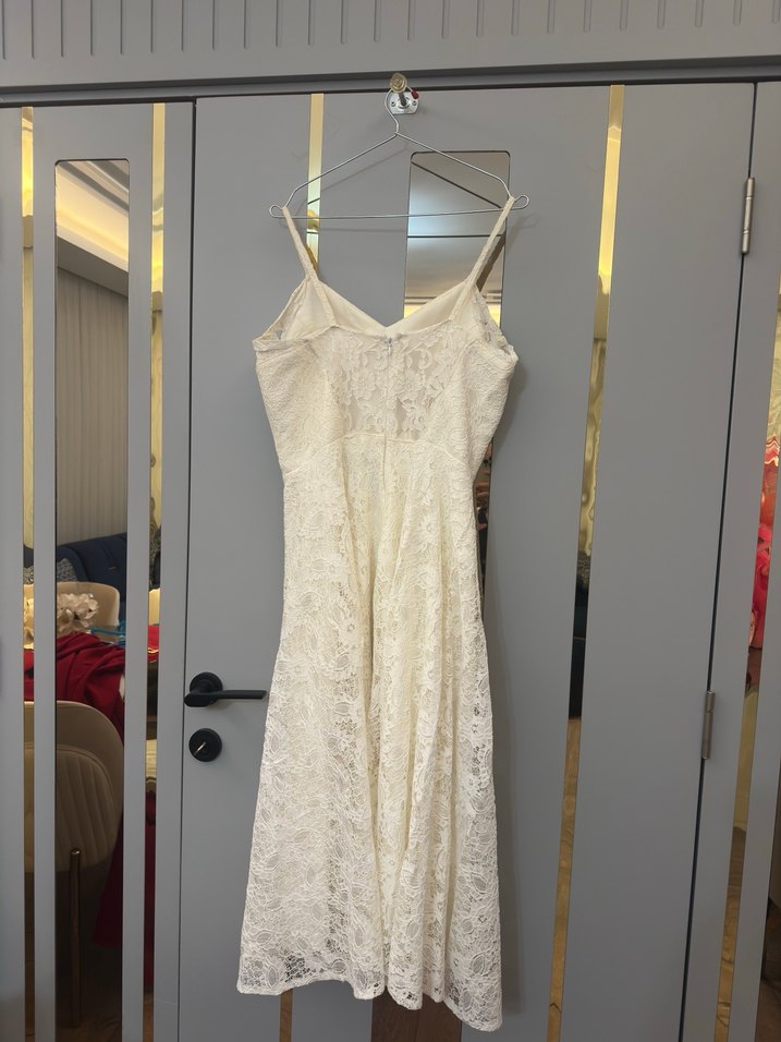 Beyaz Dantelli Güpürlü Nikah-Mezuniyet Midi Elbise V Yakalı - Görsel 3