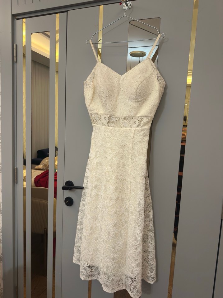 Beyaz Dantelli Güpürlü Nikah-Mezuniyet Midi Elbise V Yakalı - Görsel 2