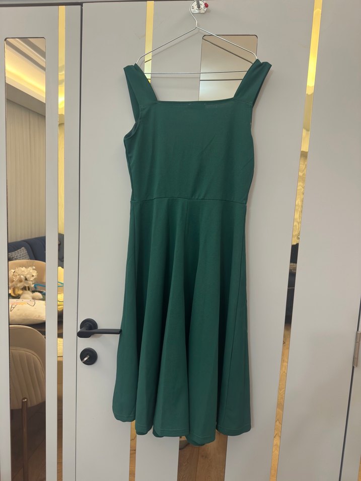 ETİKETLİ Düğmeli V Yaka Yeşil Midi Krep Kumaş Elbise - Görsel 4