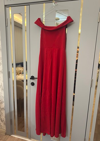 ETİKETLİ Kırmızı Krep Kumaş Omuz Detaylı Yırtmaçlı Uzun Abiye - Görsel 5