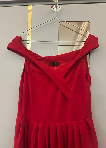 ETİKETLİ Kırmızı Krep Kumaş Omuz Detaylı Yırtmaçlı Uzun Abiye - Görsel 4