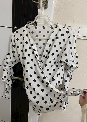 Puantiye Desenli V Yaka Uzun Kollu Bluz - Görsel 2