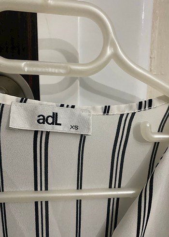 Uzun Kollu V Yaka Çizgili Kadın üst - Görsel 4