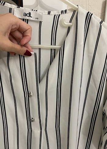 Uzun Kollu V Yaka Çizgili Kadın üst - Görsel 3