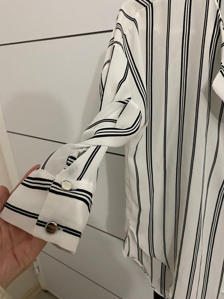 Uzun Kollu V Yaka Çizgili Kadın üst - Görsel 2