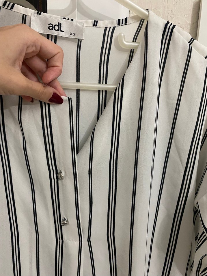 Uzun Kollu V Yaka Çizgili Kadın üst - Görsel 3