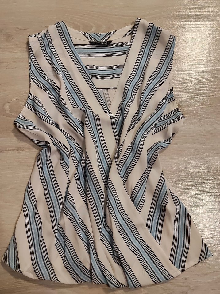 Bej Çizgili V Yaka Kolsuz Bluz - Görsel 2