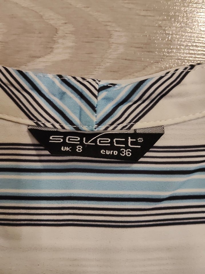 Bej Çizgili V Yaka Kolsuz Bluz - Görsel 3