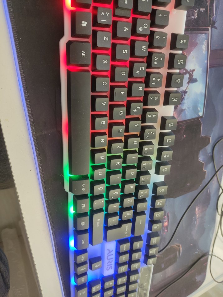 renkli klavye ve mouse - Görsel 2