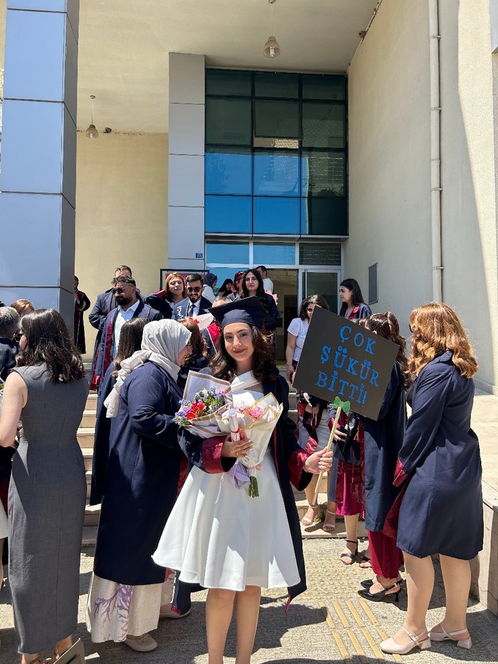 Beyaz Uzun Mezuniyet Elbisesi - Görsel 2