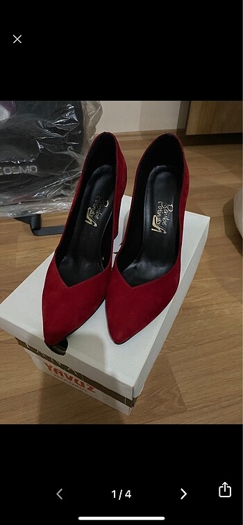 Kırmızı süet stiletto