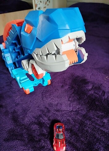  Beden Renk T-Rex tır hot Wheels muadili