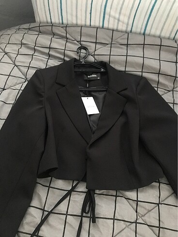 ETİKETLİ SİYAH CROP CEKET - Görsel 3