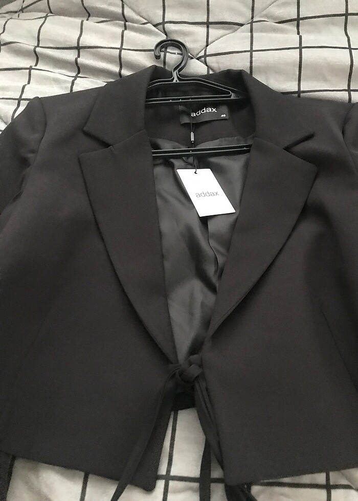 ETİKETLİ SİYAH CROP CEKET - Görsel 2