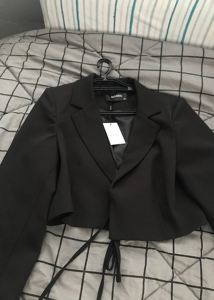 ETİKETLİ SİYAH CROP CEKET - Görsel 3