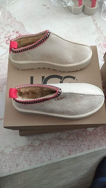 Ugg Tazz slipper model plartform