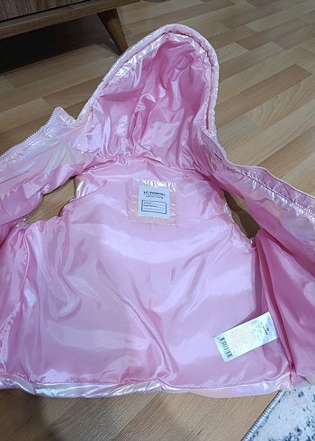 LCw Kız Çocuk Parlak Pembe Kapüşonlu Şişme Yelek - Görsel 5