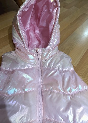 LCw Kız Çocuk Parlak Pembe Kapüşonlu Şişme Yelek - Görsel 2