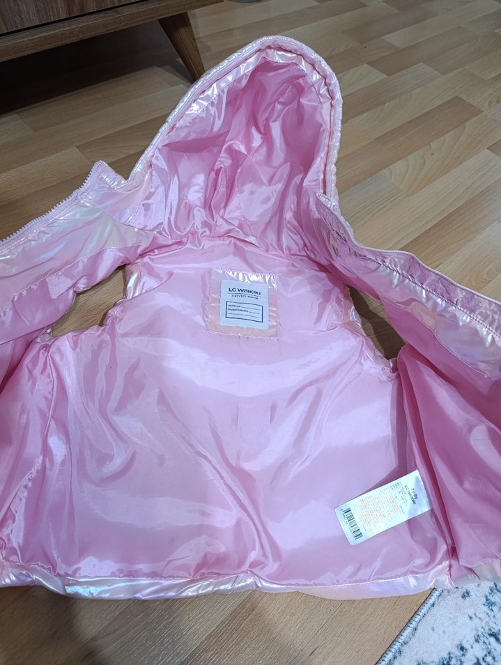 LCw Kız Çocuk Parlak Pembe Kapüşonlu Şişme Yelek - Görsel 5