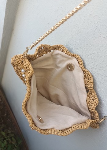 İşlemeli Bej Örgü Zincir Detaylı Çanta