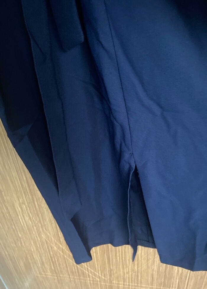 Lacivert v yaka önü yırtmaçlı elbise - Görsel 5