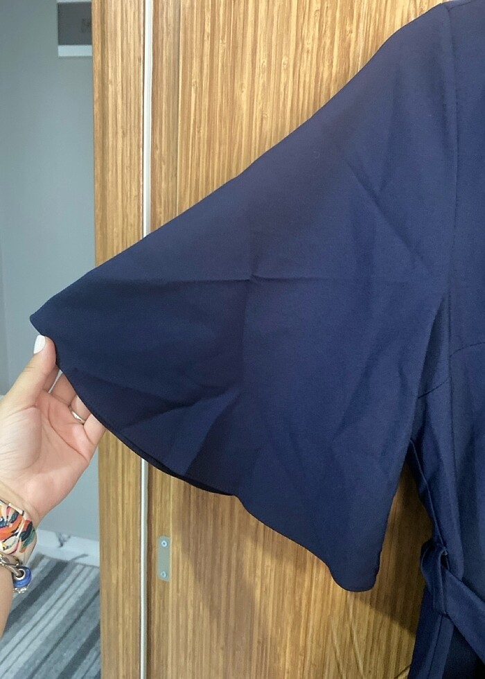 Lacivert v yaka önü yırtmaçlı elbise - Görsel 3