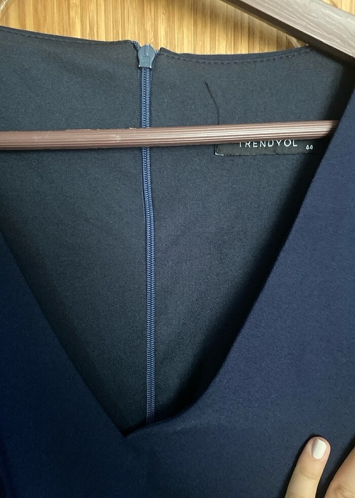 Lacivert v yaka önü yırtmaçlı elbise - Görsel 2