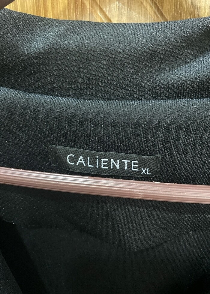 Kısa kollu kemerli siyah elbise - Görsel 3