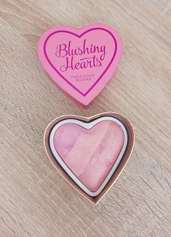 Blushing Hearts Allık