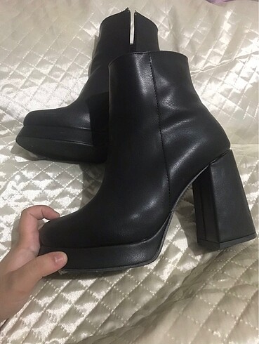 37 Beden BERSHKA muadil platform topuklu bot