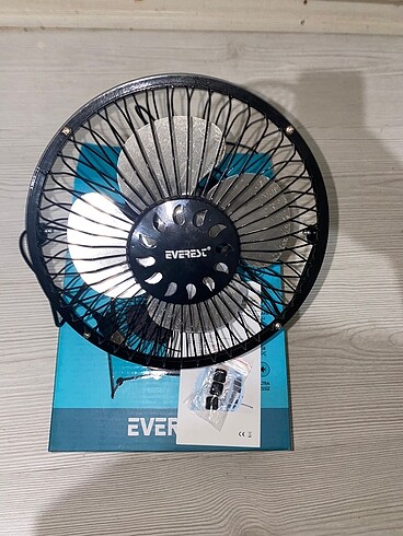 Everest mini masa fanı