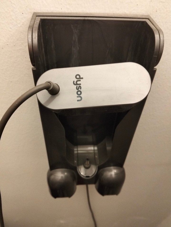 Duvar Monteli Dyson V15 standı Süpürge Tutucu - Görsel 2