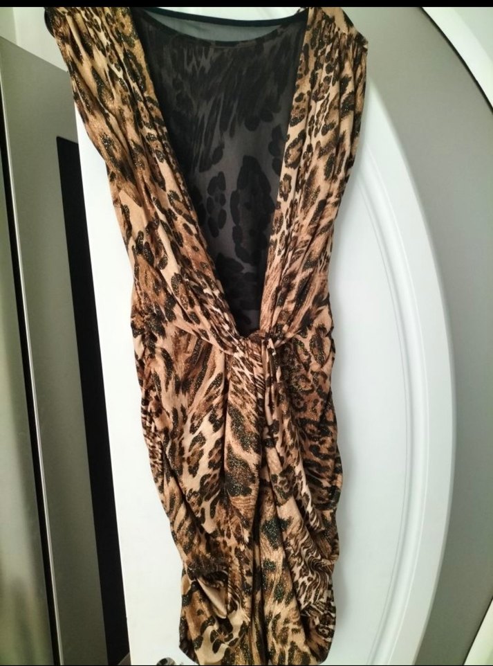 Leopar Desenli Kısa V Yaka Drapeli Elbise - Görsel 2