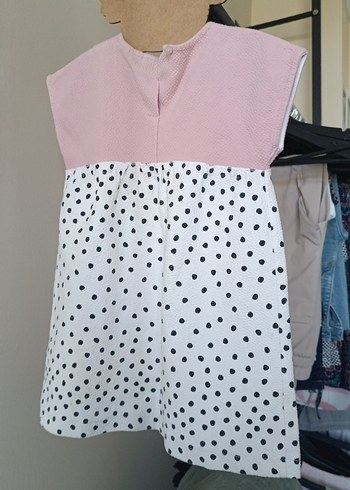 Pembe Üstü Düğmeli Puantiyeli Kız Elbisesi - Görsel 4