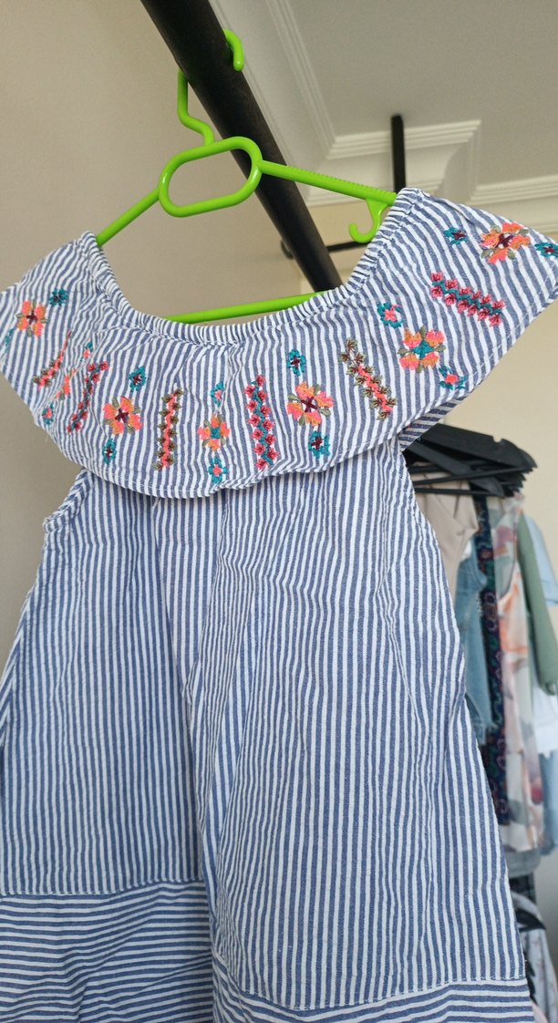 Nakışlı, pileli, askısız renkli kız bluzu - Görsel 2