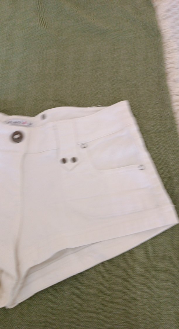 Düğmeli Beyaz Kadın Mini Şort - Görsel 3