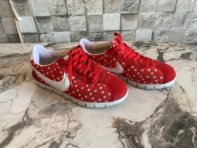 Nike kırmızı Puantiyeli orjinal
