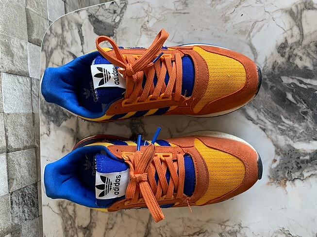 Adidas günlük yürüyüş