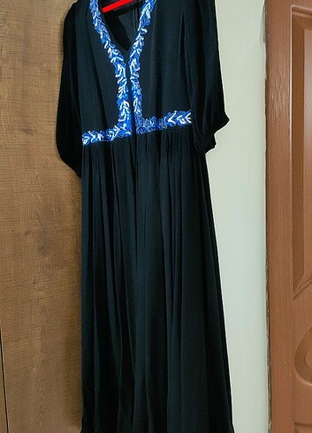 Siyah pileli elbise 