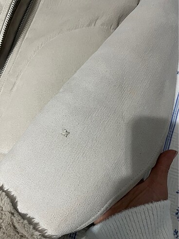 s Beden ten rengi Renk Ürünün bir kolunda küçük bir iz var